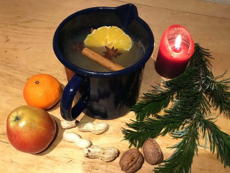 Richtig! Ein leckerer Orangen-Punsch wärmt Dich von innen!