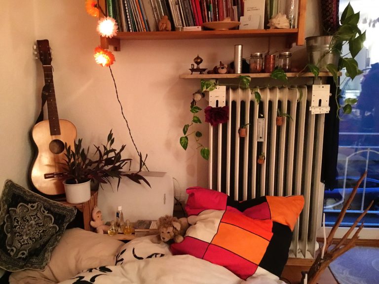 Richtig! Ein schönes Plätzchen an der Heizung läd zu einem kleinen Winterschlaf ein.