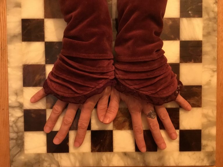 Richtig! Kuschelige Pulswärmer bescheren Dir warme Hände.